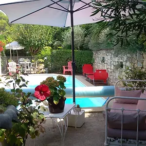 La Sapiniere -chambres Climatisees Bed & Breakfast